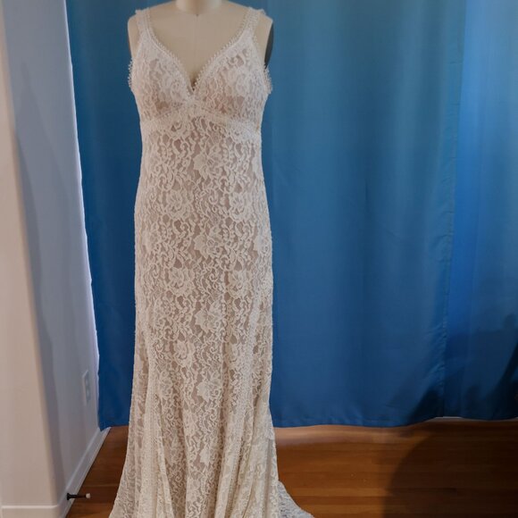 NEW, NEVER WORN WILDERLY BRIDE WEDDING GOWN DRESS, DAHLIA STYLE - Picture 3 of 11